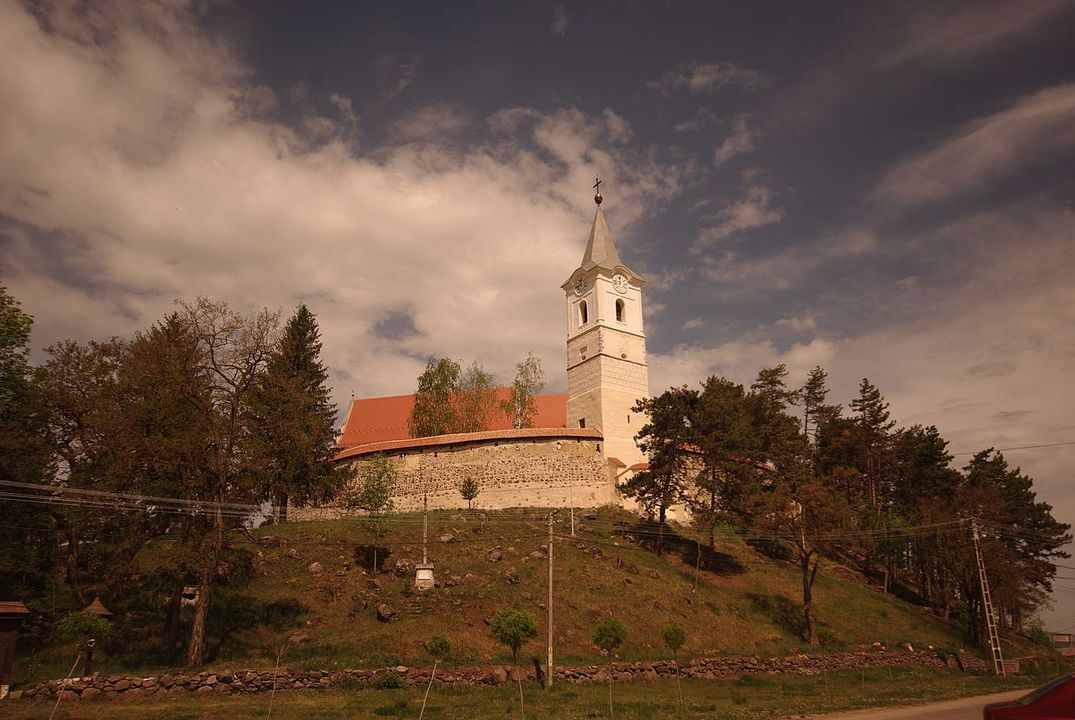 Biserica fortificată de la Cârţa